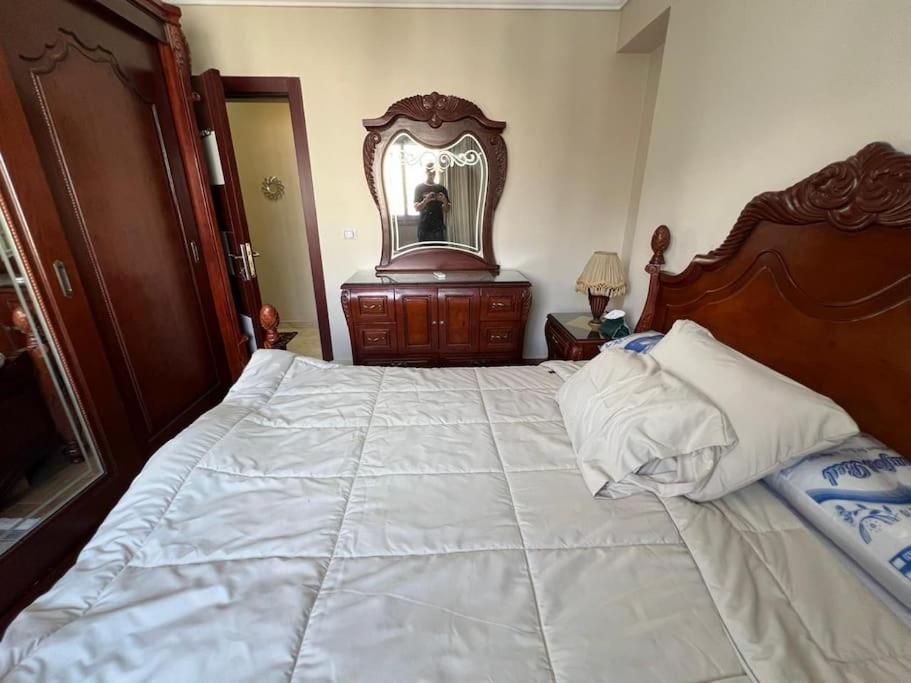 Spacious With Antique Furnishings & Views Apartment *