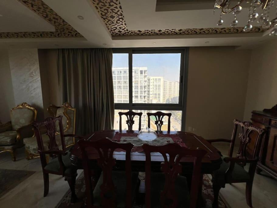 Apartment Spacious With Antique Furnishings & Views *