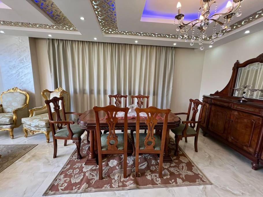 Apartment Spacious With Antique Furnishings & Views
