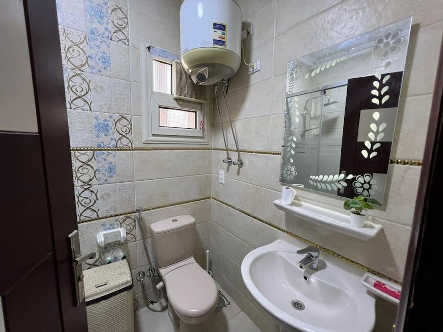 Apartment Spacious With Antique Furnishings & Views Cairo