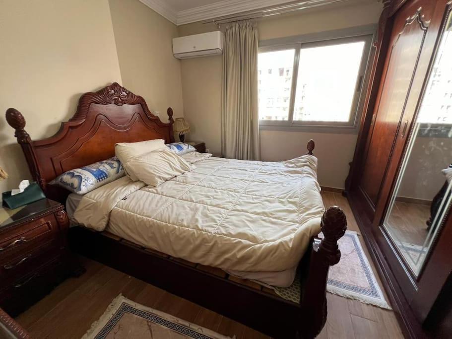 Apartment Spacious With Antique Furnishings & Views *