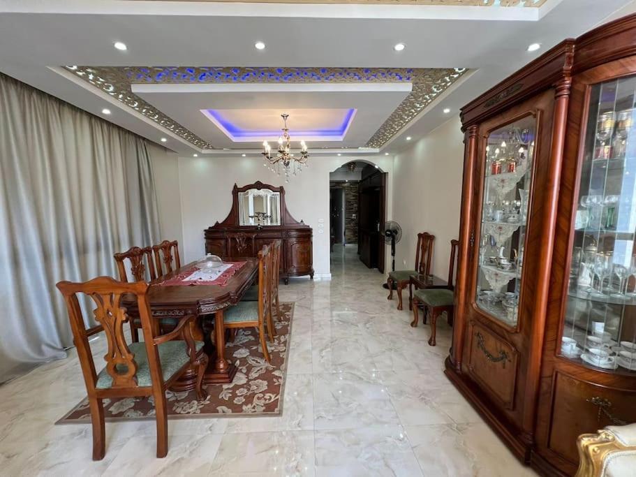 Spacious With Antique Furnishings & Views Cairo